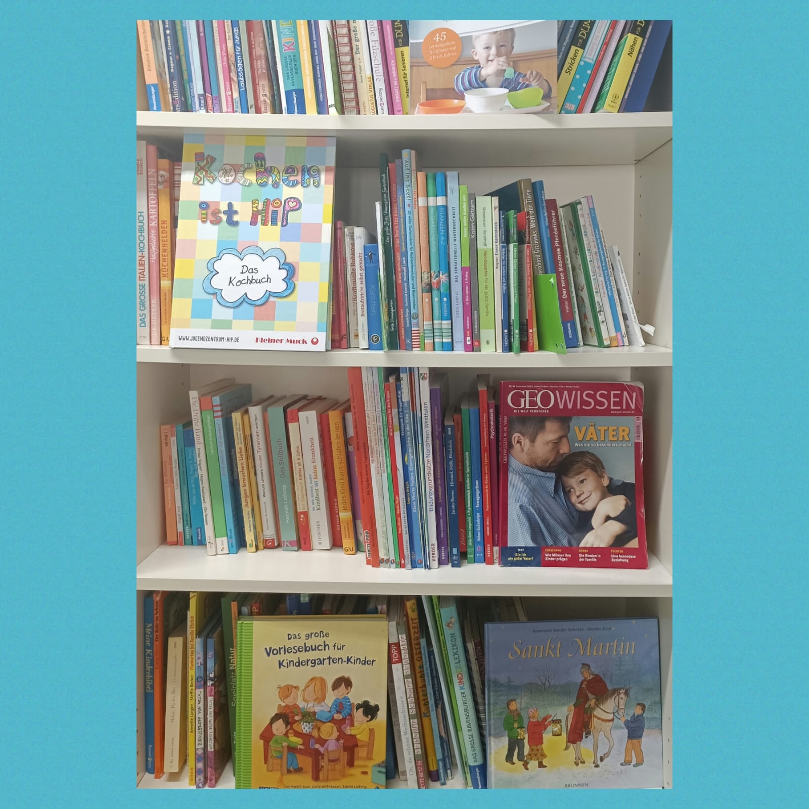 Ein Bild von einem Bücherregal