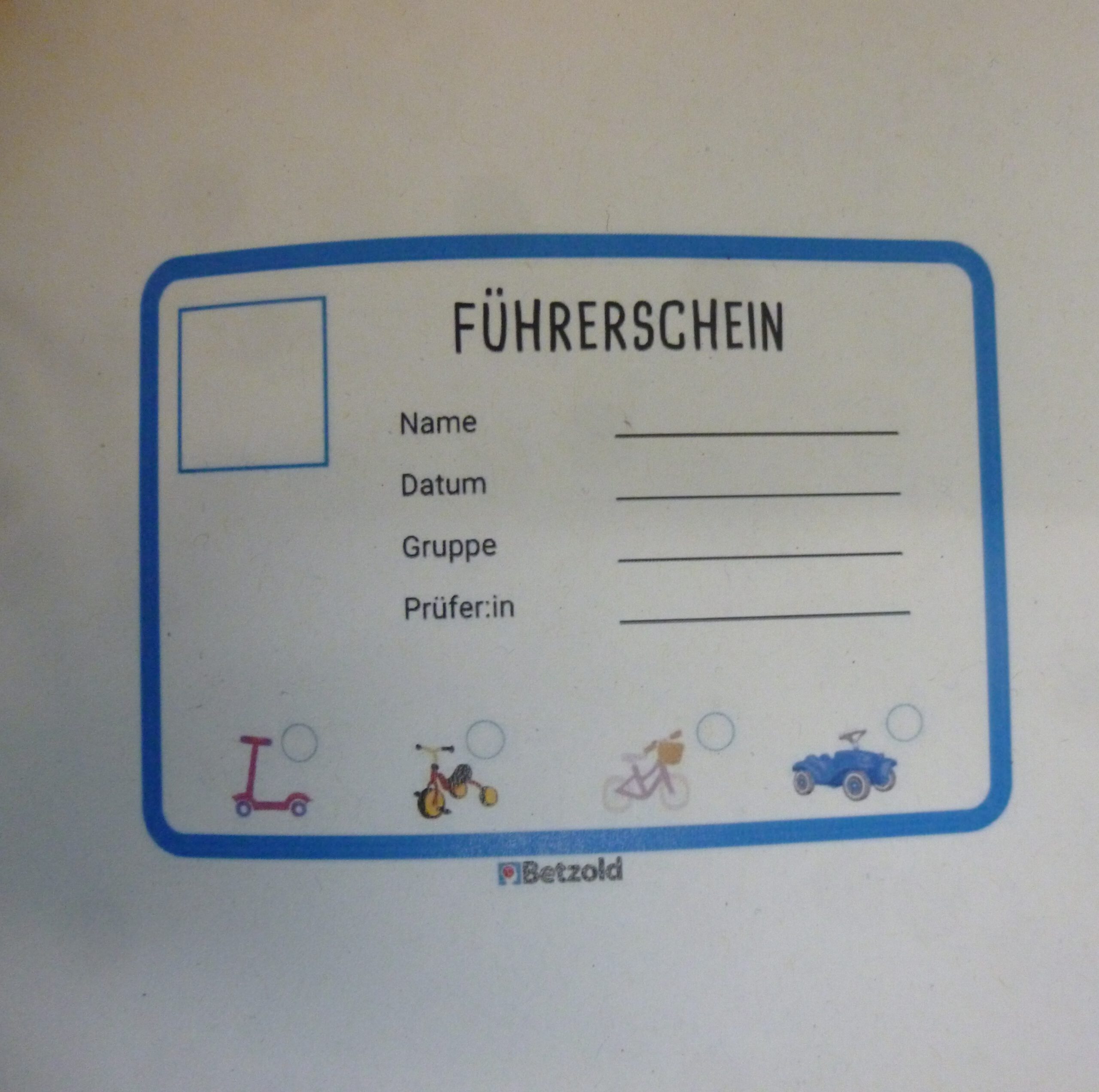 Ein Führerschein, auf dem man das Gefährt - z.B. ein Bobbycar - ankreuzen kann.